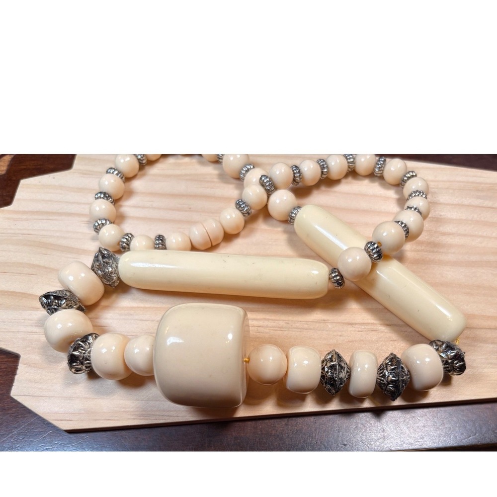 Vintage Chunky Cream Bead Necklace Women's Retro Statement Neutral Tones